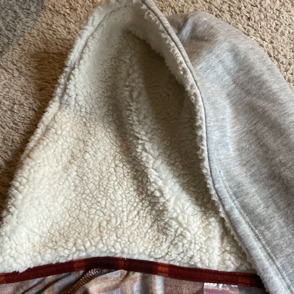 fleece hood, loose sleeves button down - Picture 3 of 3